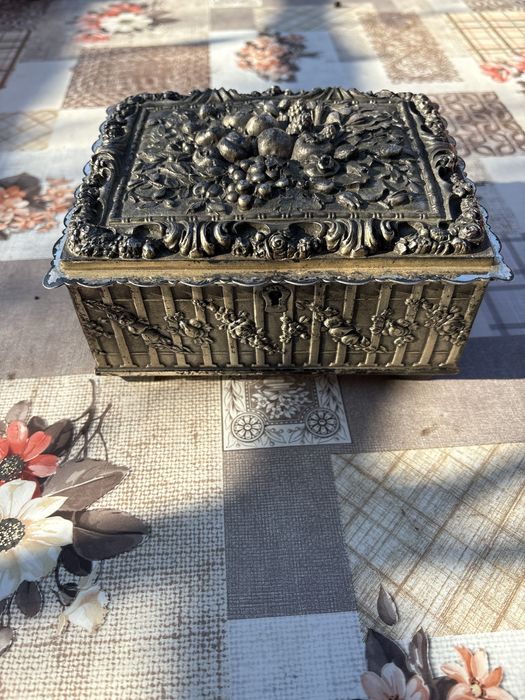 De vanzare cutie de bijuterii