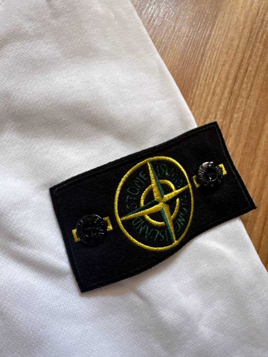 Hanorac Stone Island cu eticheta (nu Nike, Gucci, Adidas, Balenciaga)