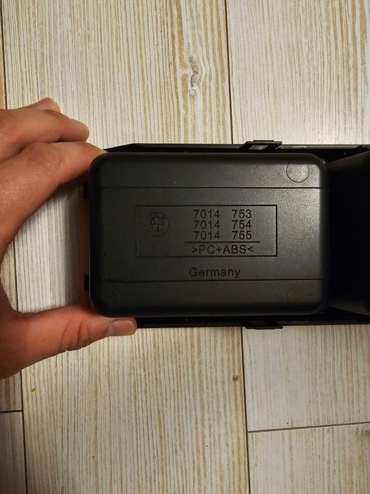 ПОДАРЯВАМ Барче ( органайзър )  за съхранение под подлакътник за BMW e