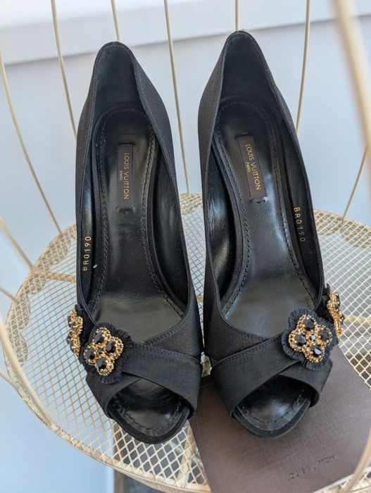 Stiletto cu vârf deschis