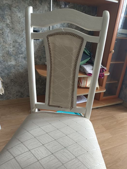 Продам стулья белого цвета