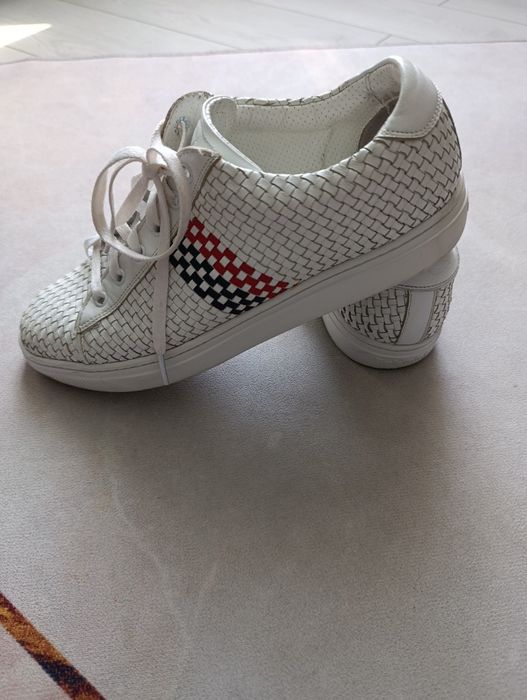 Оригинал белые кроссы Baldinini 42 размер