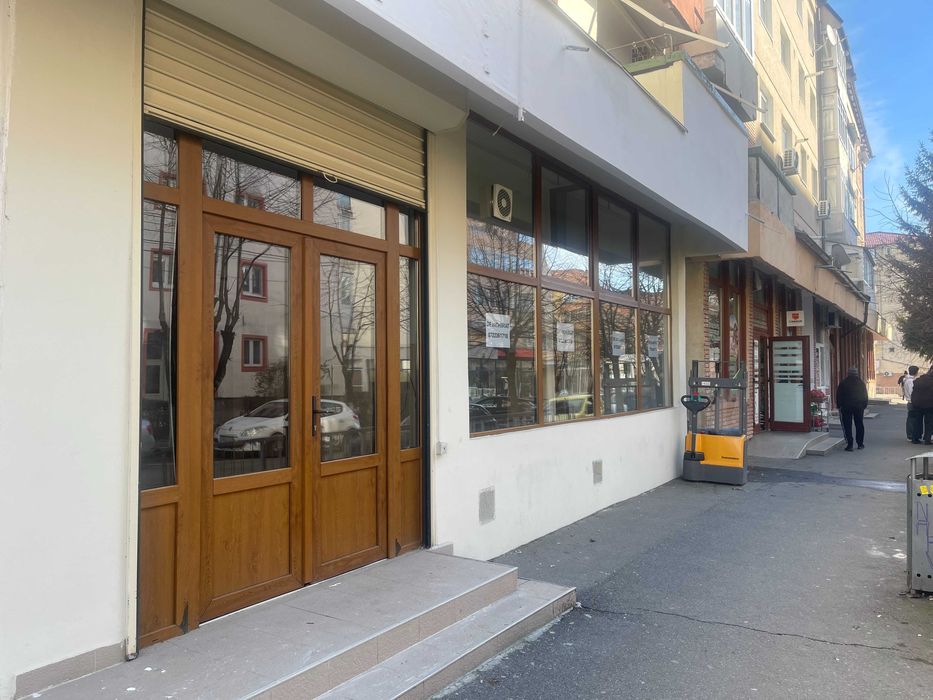 Inchiriez spatiu comercial