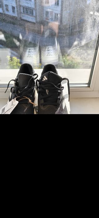 Продам кроссы adidas