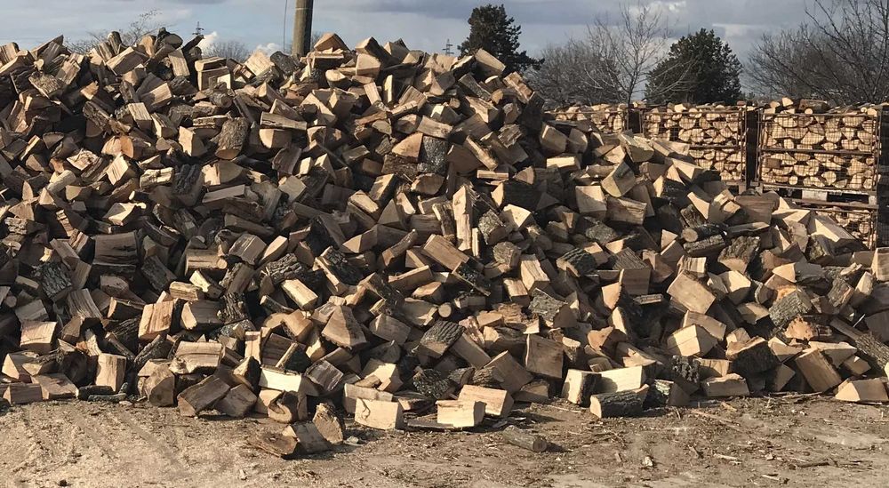 Продавам Дърва за огрев и подпалки.