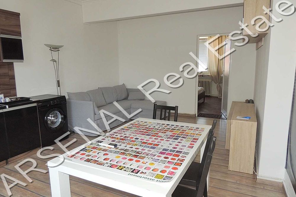 Дава се под наем Тристаен апартамент в София, Център - 100 кв.м за 700 € - Снимка #1