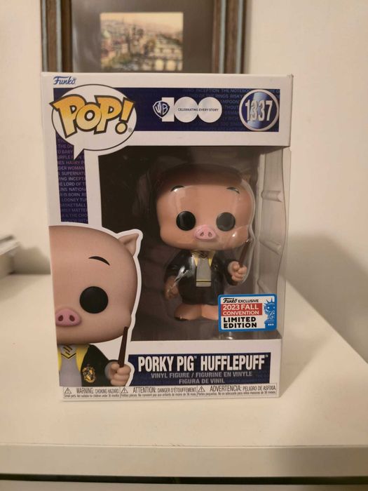 Figurină:WB100 #1337 – Porky Pig“Hufflepuff”(2023 Fall Convention–L.E)
