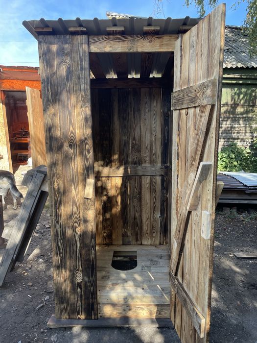 Туалет уличный, дачный