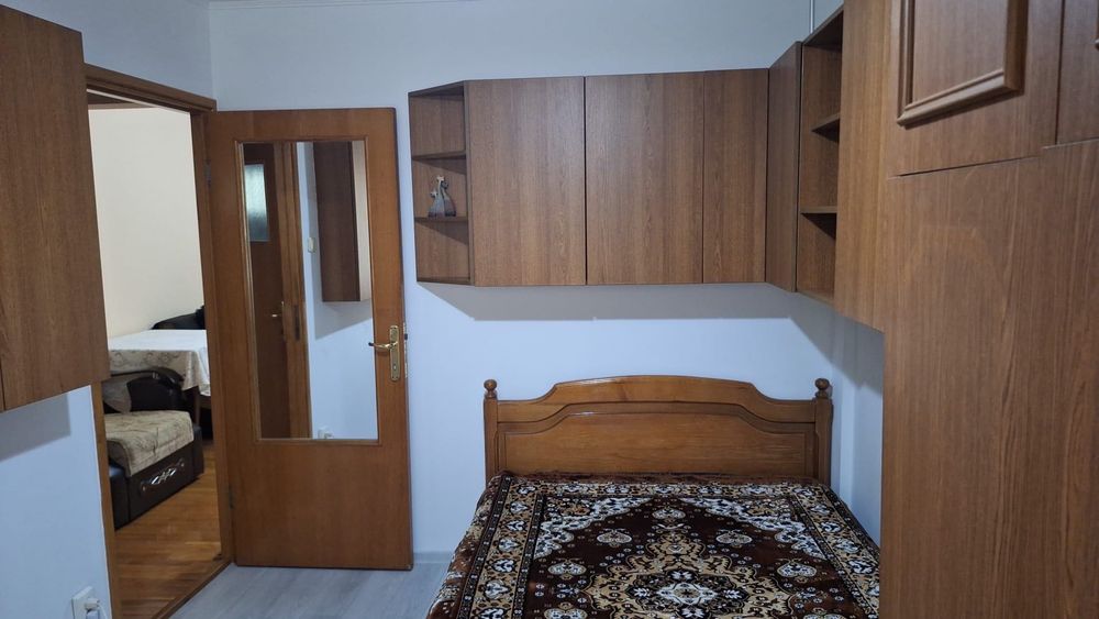 Închiriez apartament cu 2 camere