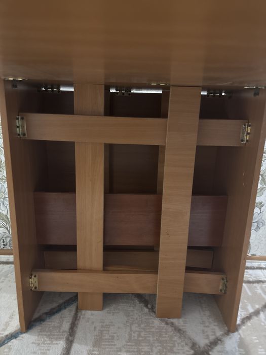 Стол книжка гостинный