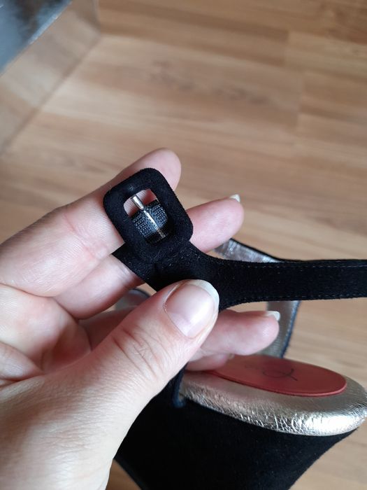 Женские босоножки