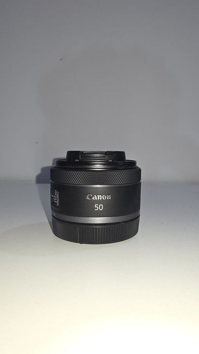 Canon mirrorless eos r