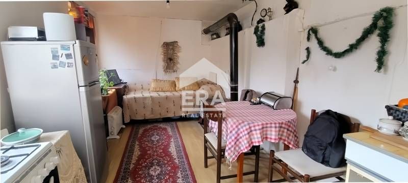 Къща с двор в Студен кладенец