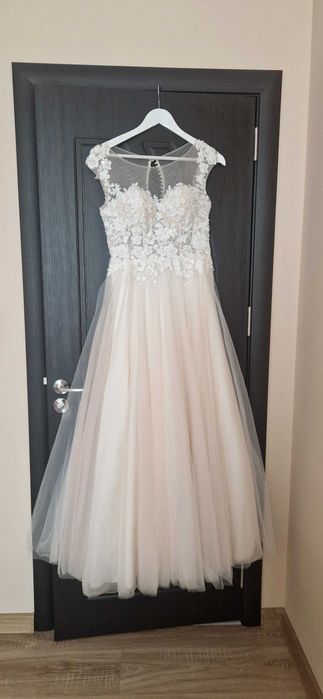 Сватбена рокля с воал