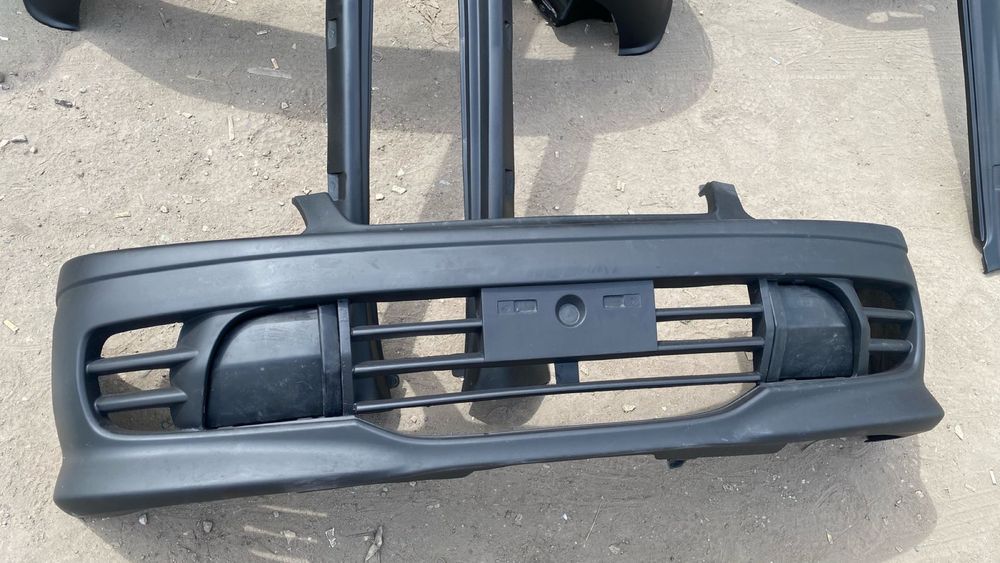 Бампер Ниссан Рнесса