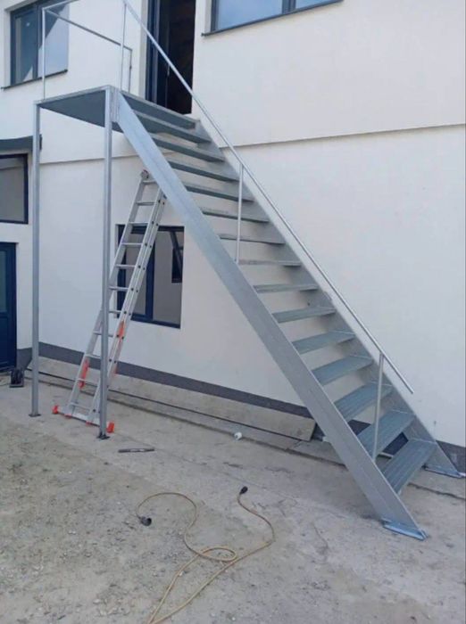 Scări metalice zincate