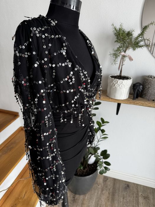 Rochie scurta neagra cu maneci largi plina de paietearimea S