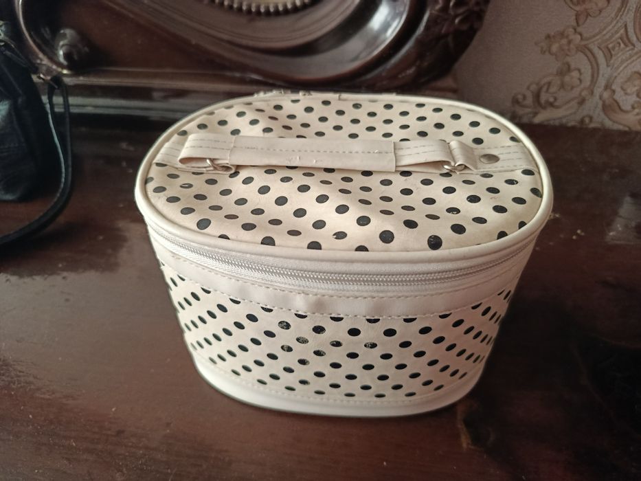 Косметички органайзеры, дорожные несессеры