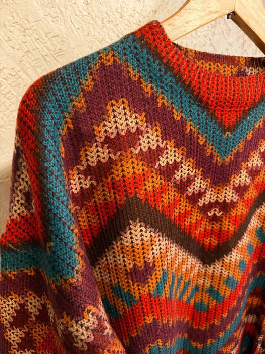 Кофта яркая, теплая