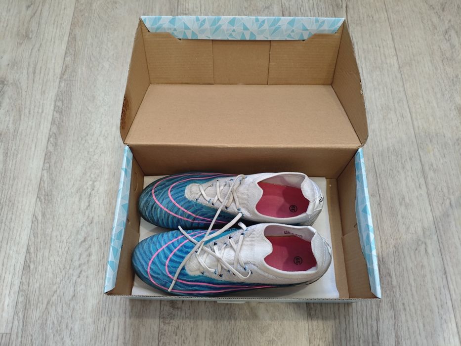 Футбольные бутсы Nike phantom gx