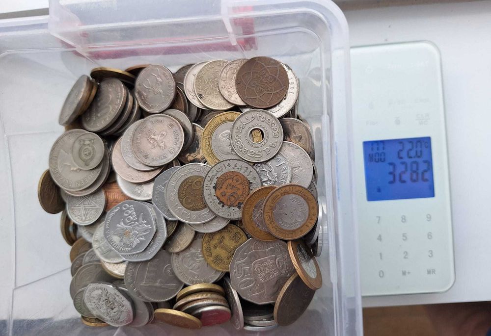 LOT peste 800 monede straine == America, Asia, Africa==