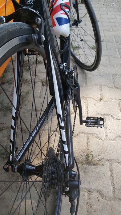 Vând bicicleta de șosea Giant TCR