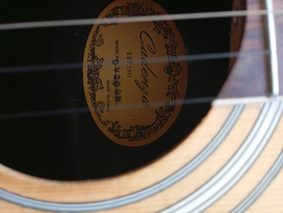 Электроакустическая гитара.Cadenza.