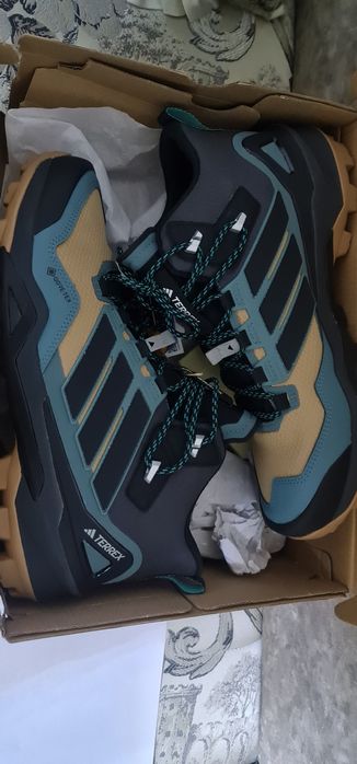 Адидас кроссовки