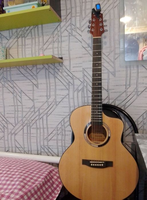 Гитара очень хороший качест новыййй