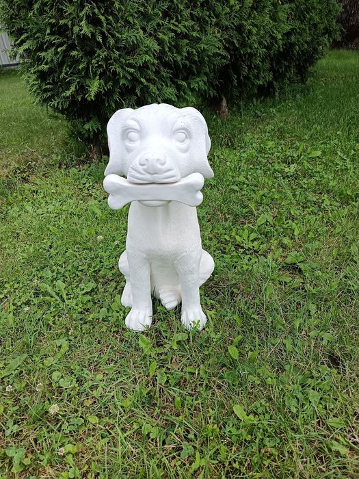Statuetă decorativă cățel cu os, 47 cm, albă