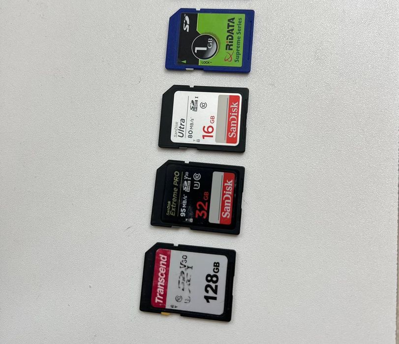 Карты памяти SanDisk и Transcend
16 b