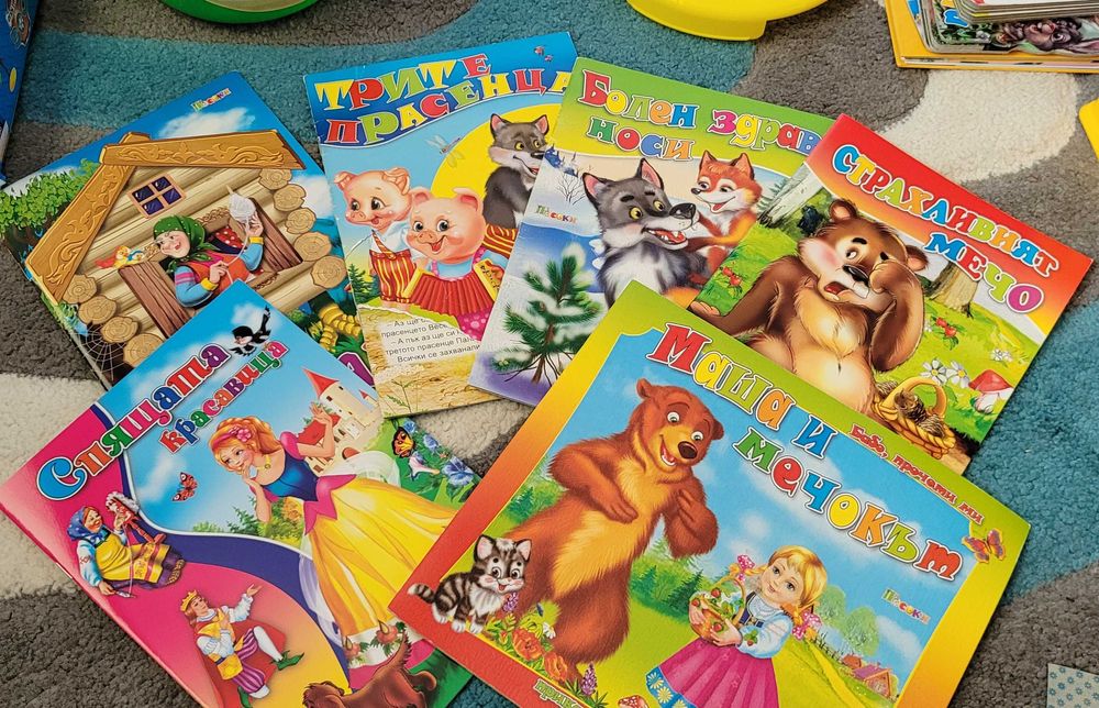 6 бр. Книжки  и кофичка за пясък