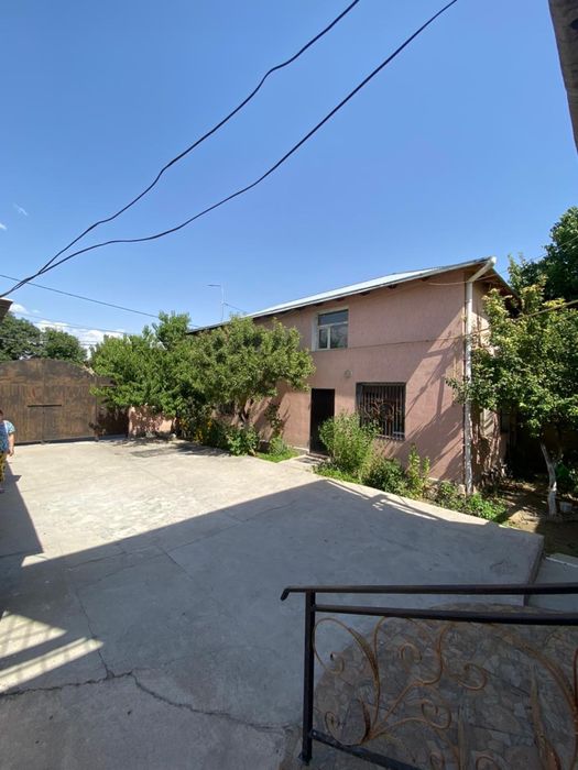 Два двух этажных дома в Центре города