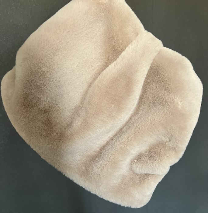 Шикарная теплая шапка