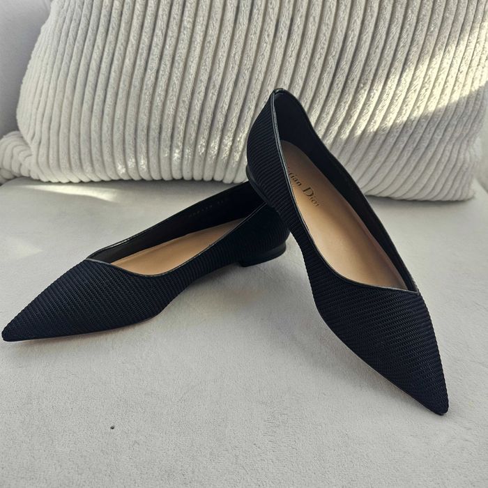 Urgent se vinde încălṭăminte dama, noua Christian Dior 34,5-35. Preṭul/pereche