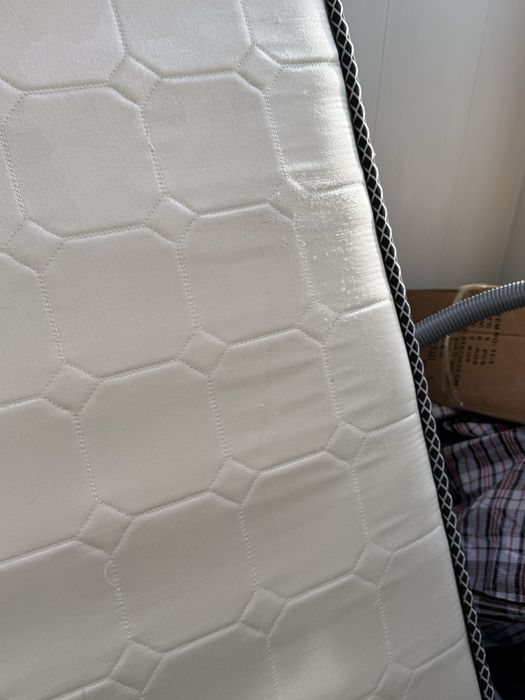 Продам бу матрас в хорошем состоянии