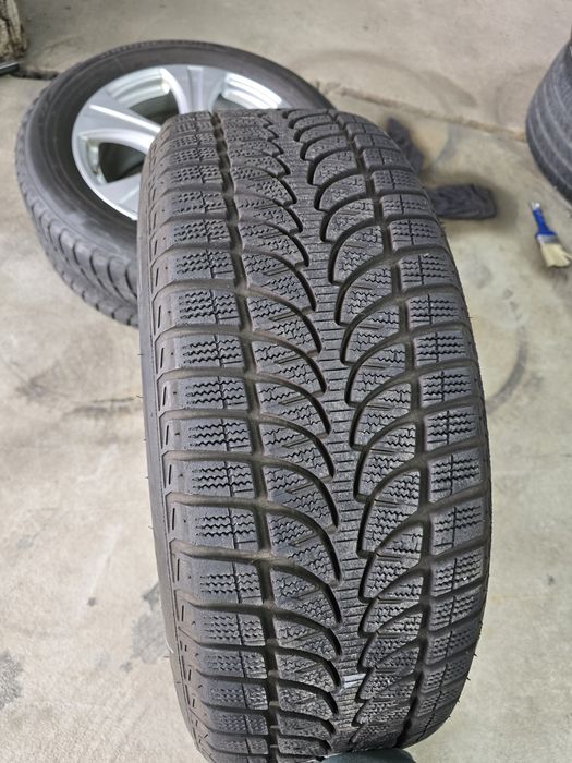 1 Брой Гума 235/60/18 Bridgestone 7mm 23dot