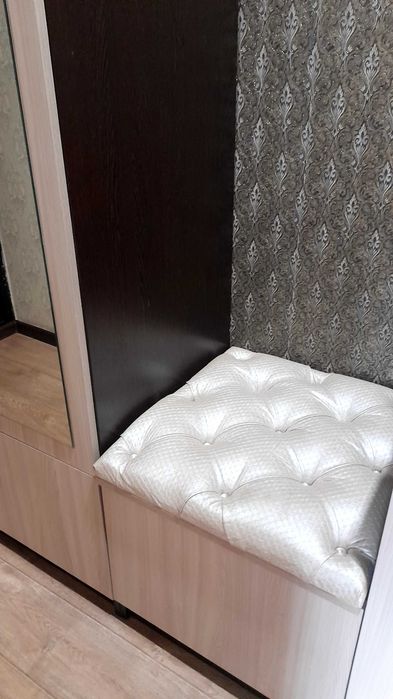 Шкафы,кровать,пуфик.