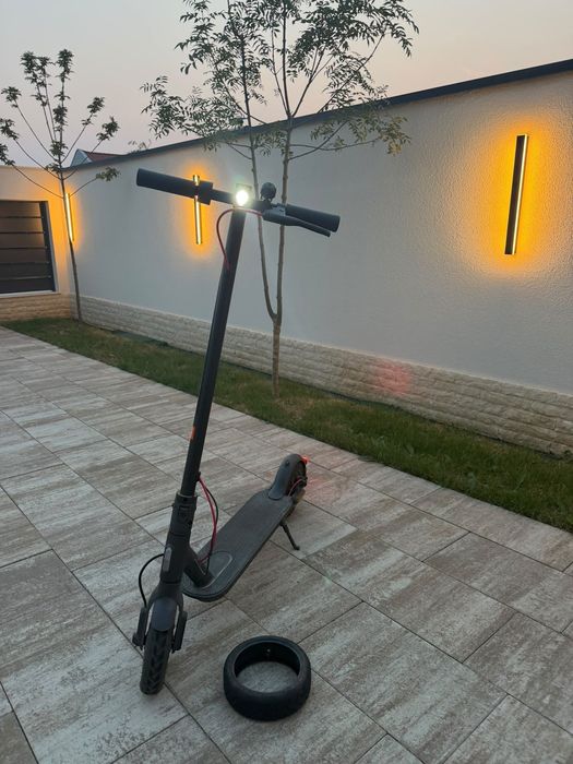 Vând trotinetă electrică Xiaomi Pro 2