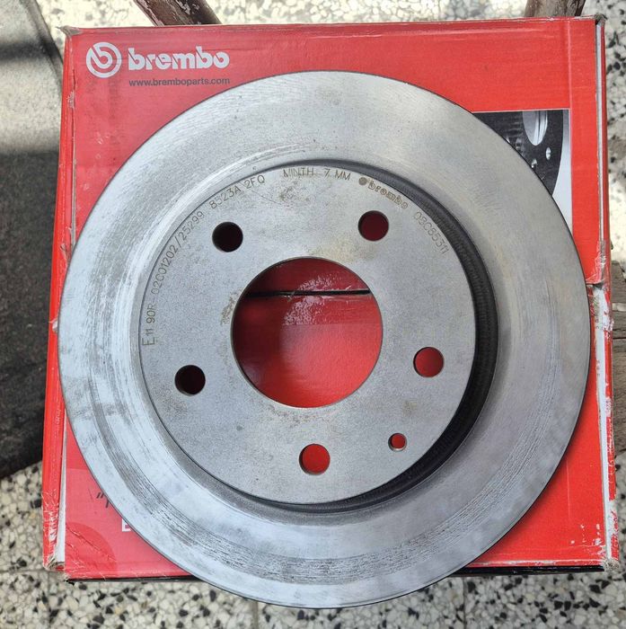 Спортни задни спирачни дискове brembo