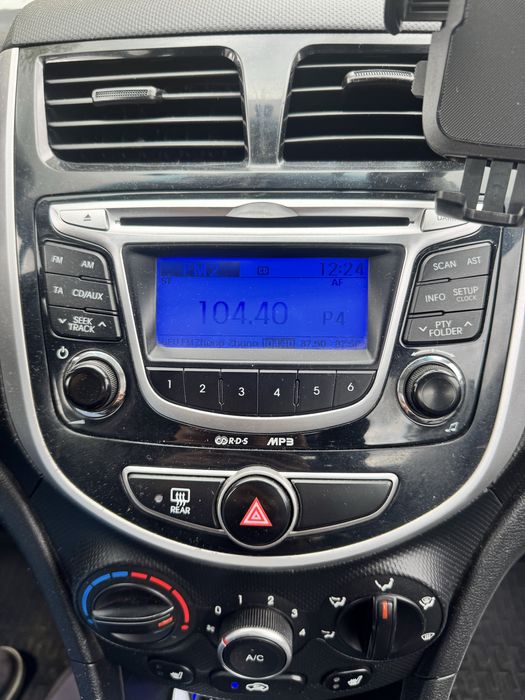 Автомагнитола на Хюндай акцент 2016