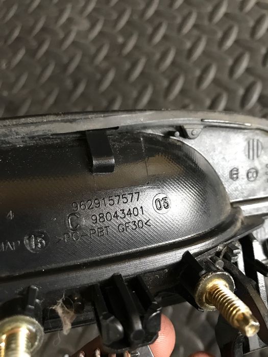 Предна лява външна дръжка на врата черна  за Peugeot 607 (2002) 9629157577