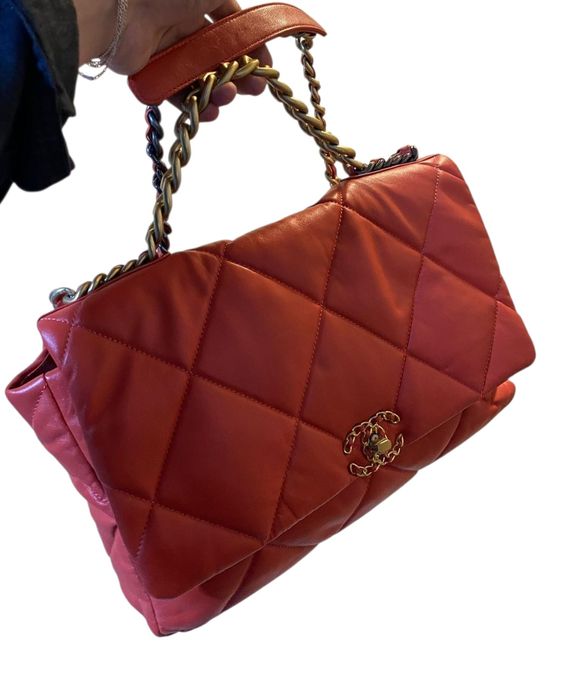 Chanel Veneta Bottega  Valentino Balenciaga D&G