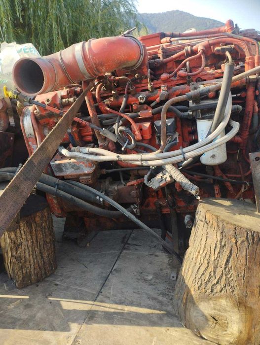 Двигател къминс оборудван