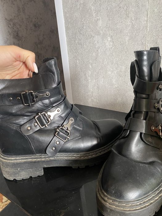 Продам зимние ботинки