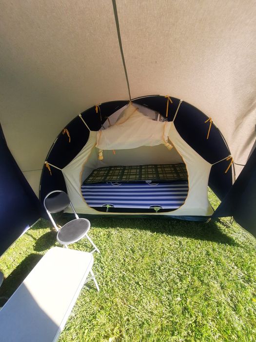 vand cort marechal 4 persoane