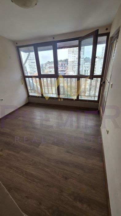 Продава се Тристаен апартамент в Варна, Цветен квартал - 77 кв.м за 1272 €/кв.м - Снимка #4