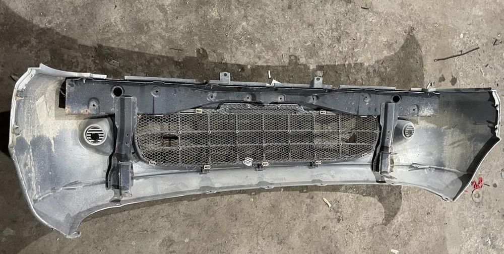 Продам передний бампер на делику