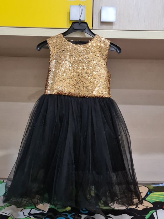 Нарядное платье на девочку