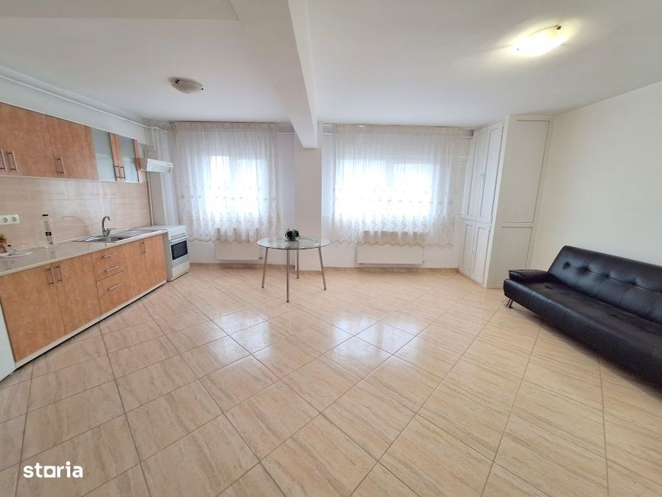 Apartament 3 camere - Zona Mioritei , Bloc an 1981